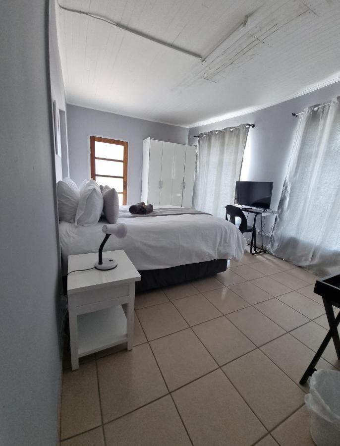 Stay At Home Airport Lodge Kempton Park Exterior foto