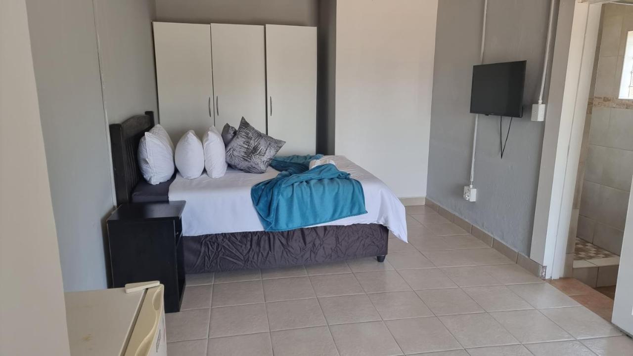 Stay At Home Airport Lodge Kempton Park Exterior foto
