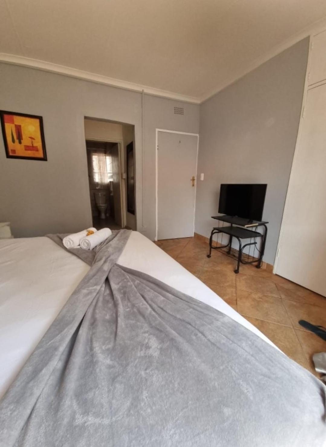 Stay At Home Airport Lodge Kempton Park Exterior foto